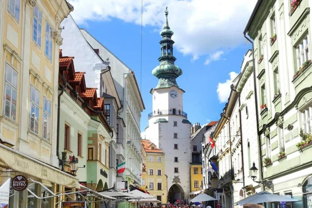 Apartamento Boutique Flat In Old Town Bratislava Exterior foto