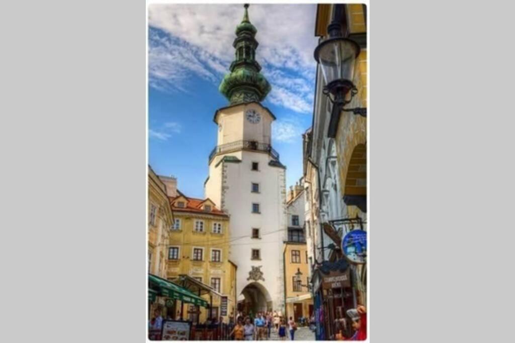 Apartamento Boutique Flat In Old Town Bratislava Exterior foto