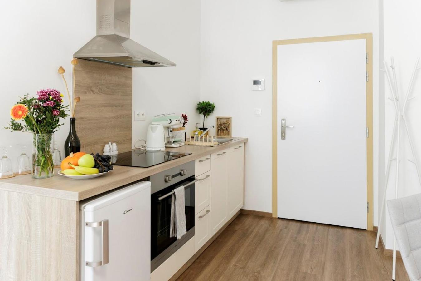 Apartamento Boutique Flat In Old Town Bratislava Exterior foto