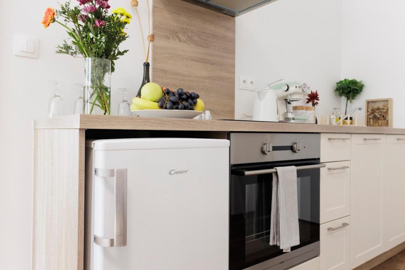 Apartamento Boutique Flat In Old Town Bratislava Exterior foto