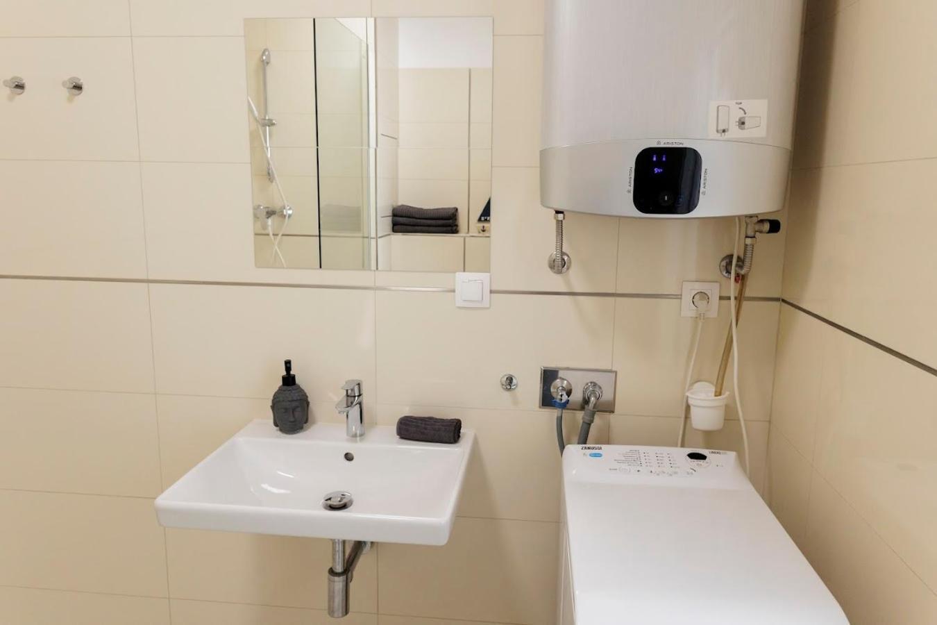 Apartamento Boutique Flat In Old Town Bratislava Exterior foto