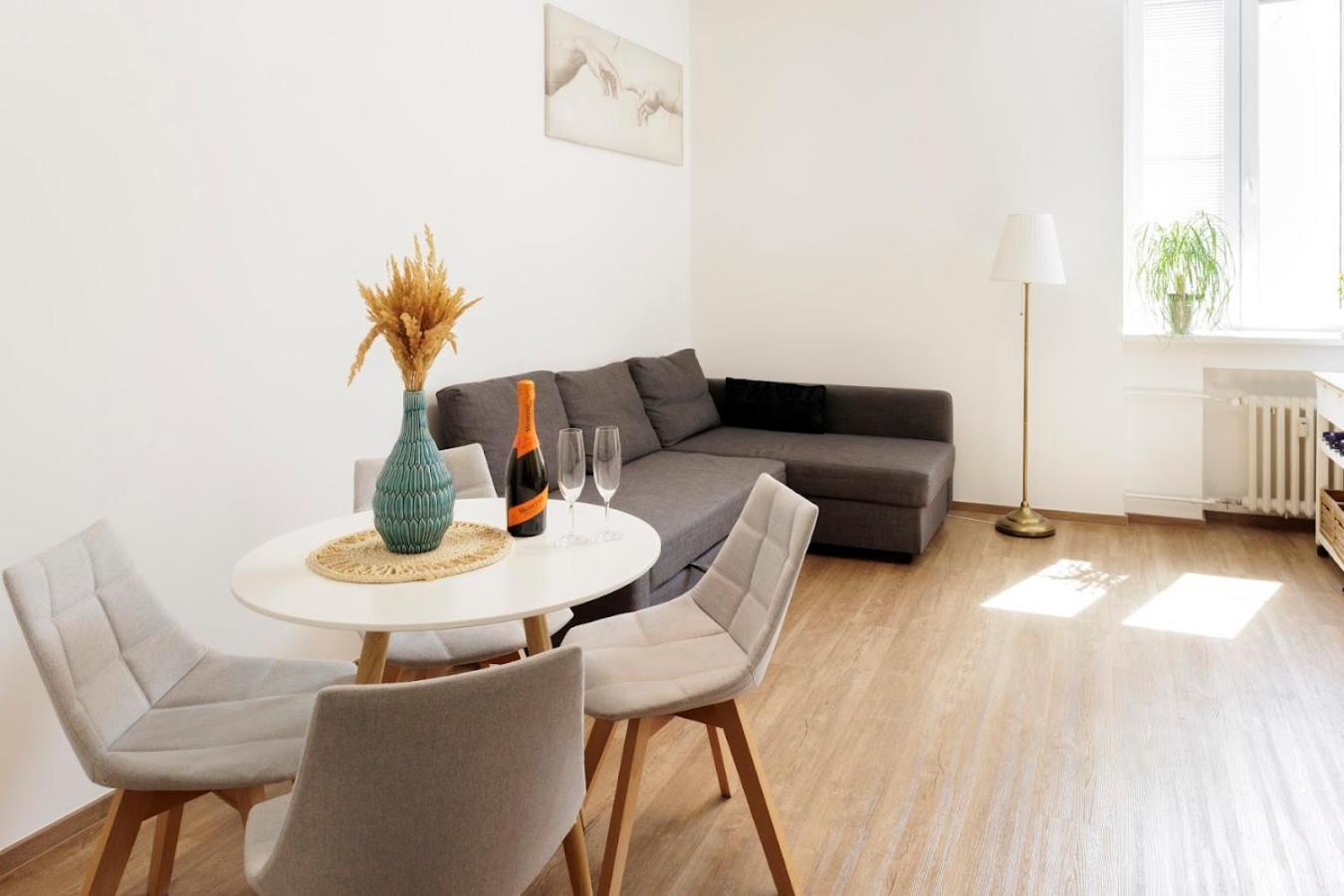 Apartamento Boutique Flat In Old Town Bratislava Exterior foto