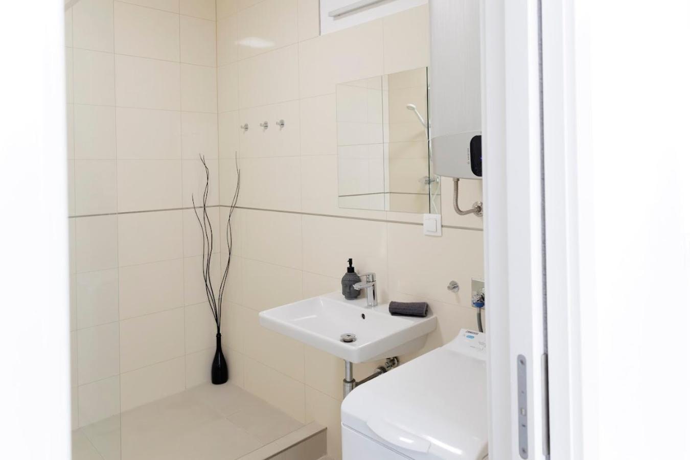Apartamento Boutique Flat In Old Town Bratislava Exterior foto
